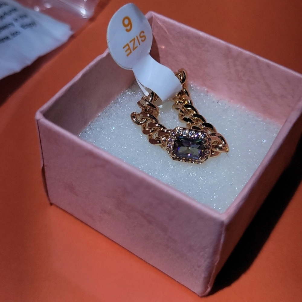 Elegant Gold and Purple Women's Ring
